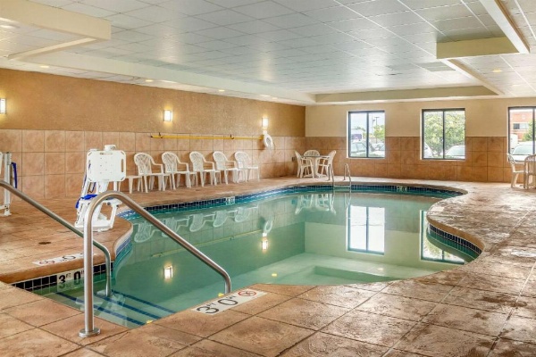 Sleep Inn & Suites Airport image 18