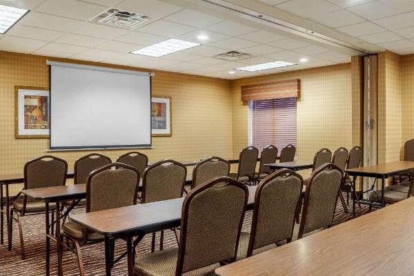 Sleep Inn & Suites Airport image 23